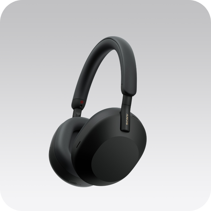 黒いヘッドホンが斜向きになっている。SONYロゴが見える