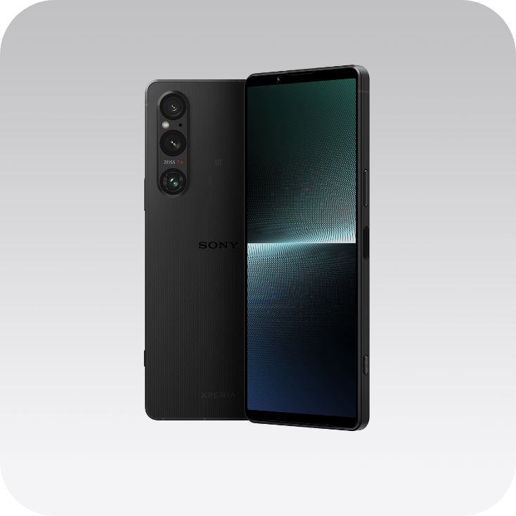 スマートフォン（Xperia）が２台横並びになっている。左は背面でカメラレンズが見える。右は表面で液晶画面が投影されている