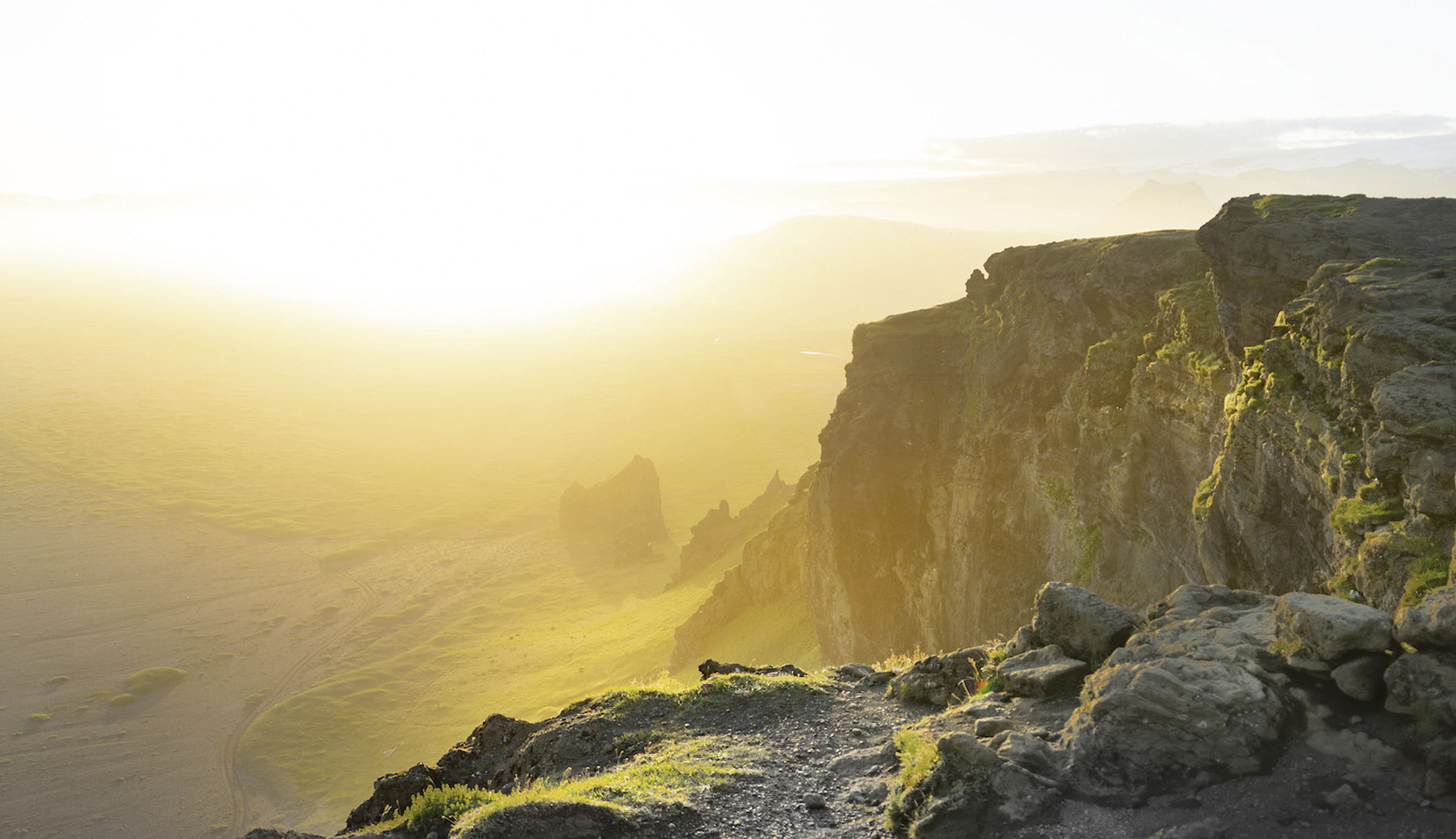 スヴァールバルの霧の朝日
