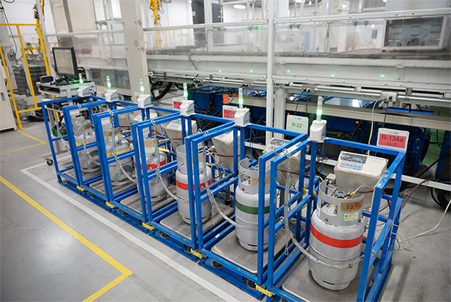 フロンは種類ごとに回収し、漏洩がないように厳重に管理