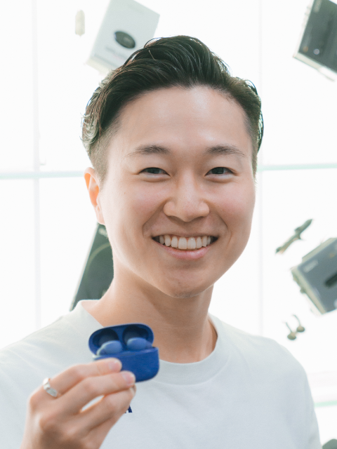 Photo of Hironoti Sato smiling and sitting