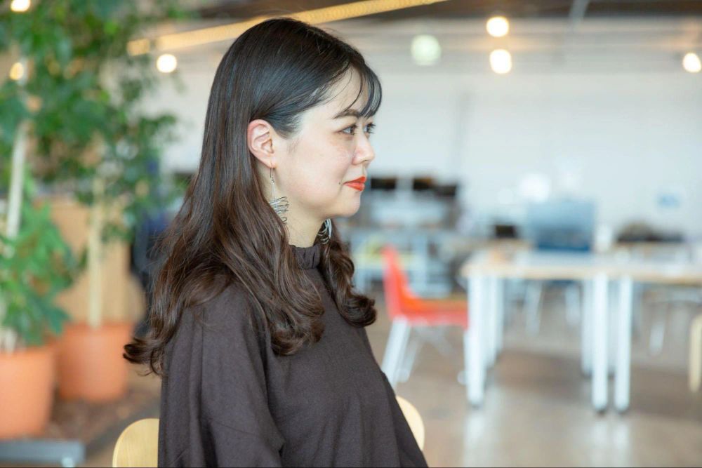Mariko Kobayashi listening to Yuko Fujihira.