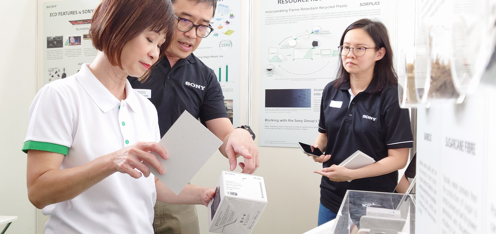 Photos of people introducing Sony's initiatives at a booth at a trade show