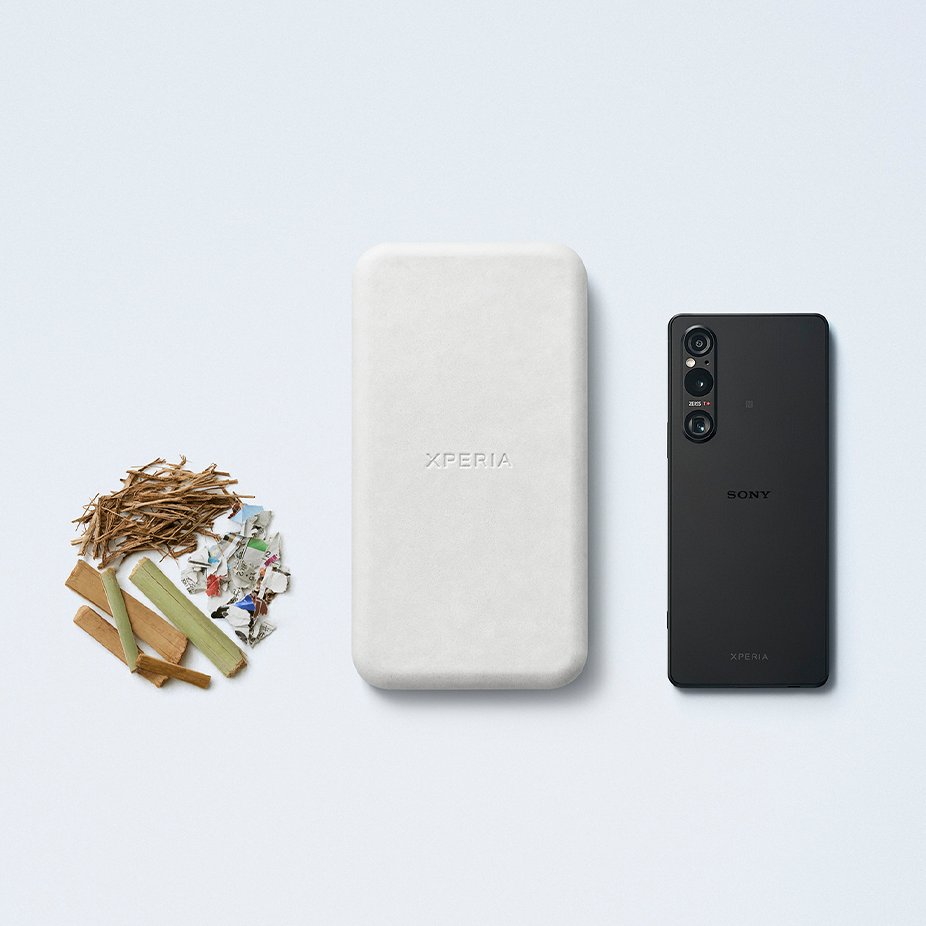 Image of XPERIA 1III with its package