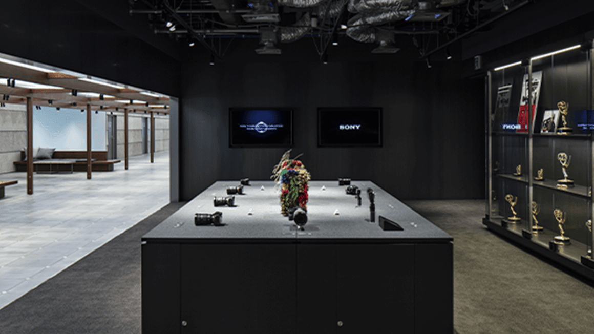 写真：ソニーシティみなとみらい エントランス／来客スペース